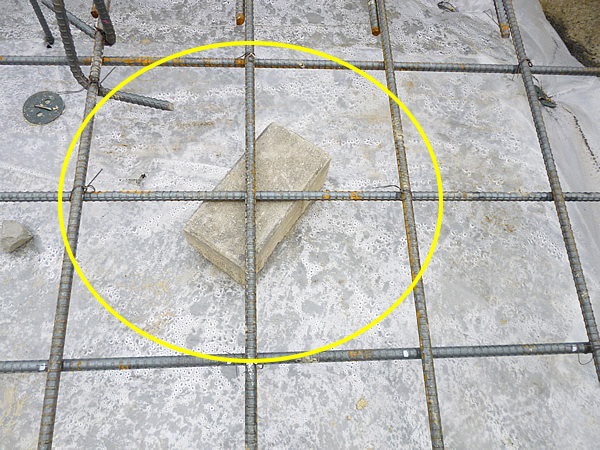 なんとインターロッキングで「かぶり厚さ」を調整